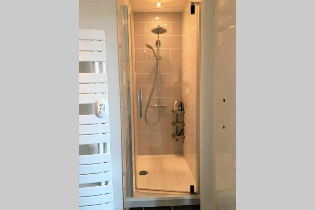 Superbe Loft 100M2 Proche Cathedrale Avec Parking Apartment Reims Luaran gambar