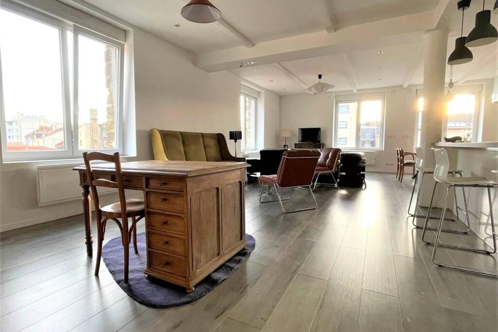 Superbe Loft 100M2 Proche Cathedrale Avec Parking Apartment Reims Luaran gambar