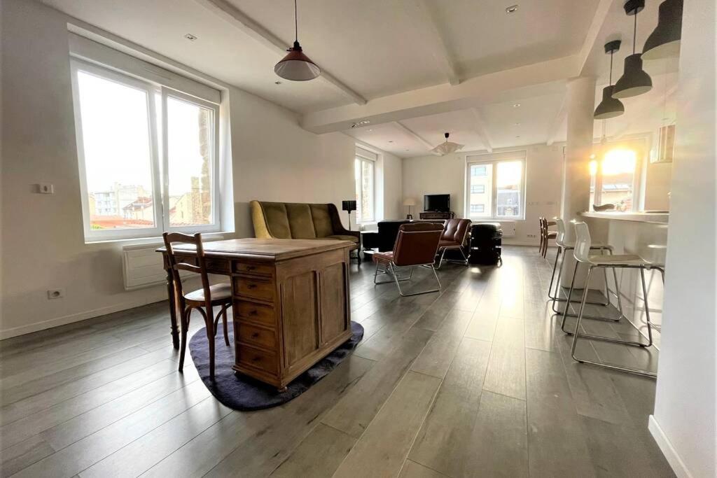Superbe Loft 100M2 Proche Cathedrale Avec Parking Apartment Reims Luaran gambar