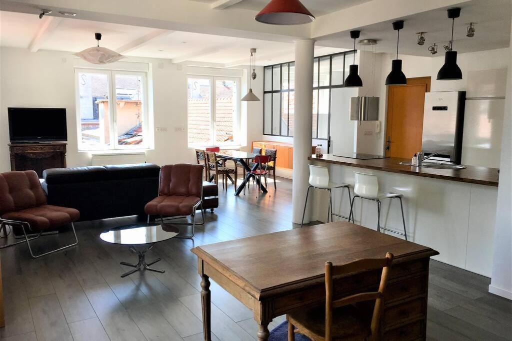 Superbe Loft 100M2 Proche Cathedrale Avec Parking Apartment Reims Luaran gambar