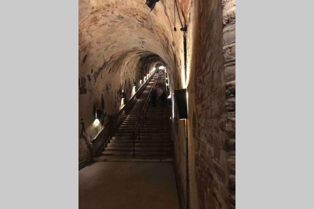 Superbe Loft 100M2 Proche Cathedrale Avec Parking Apartment Reims Luaran gambar